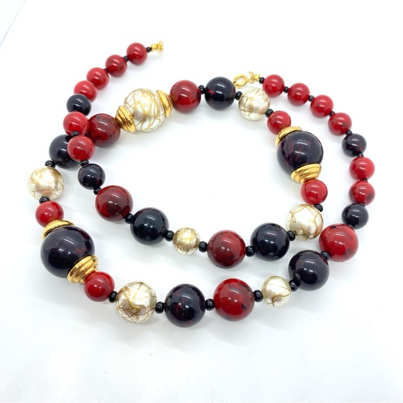 AVON Vintage Black & Red Beads Faux Pearls Gold Tone Necklace Circa 1990s - Picture 5 of 8